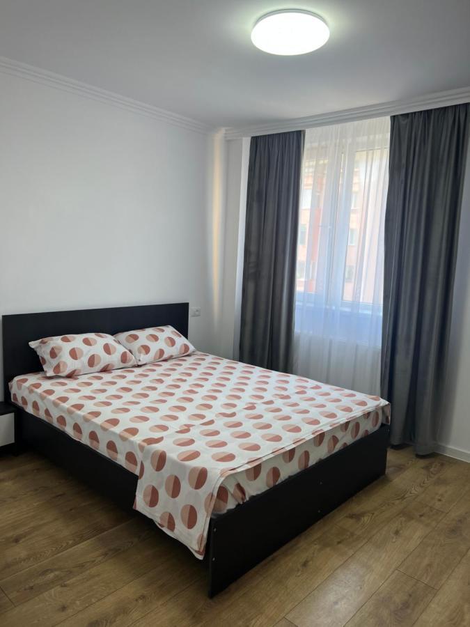 Sunny Apartment Center Suceava Bagian luar foto