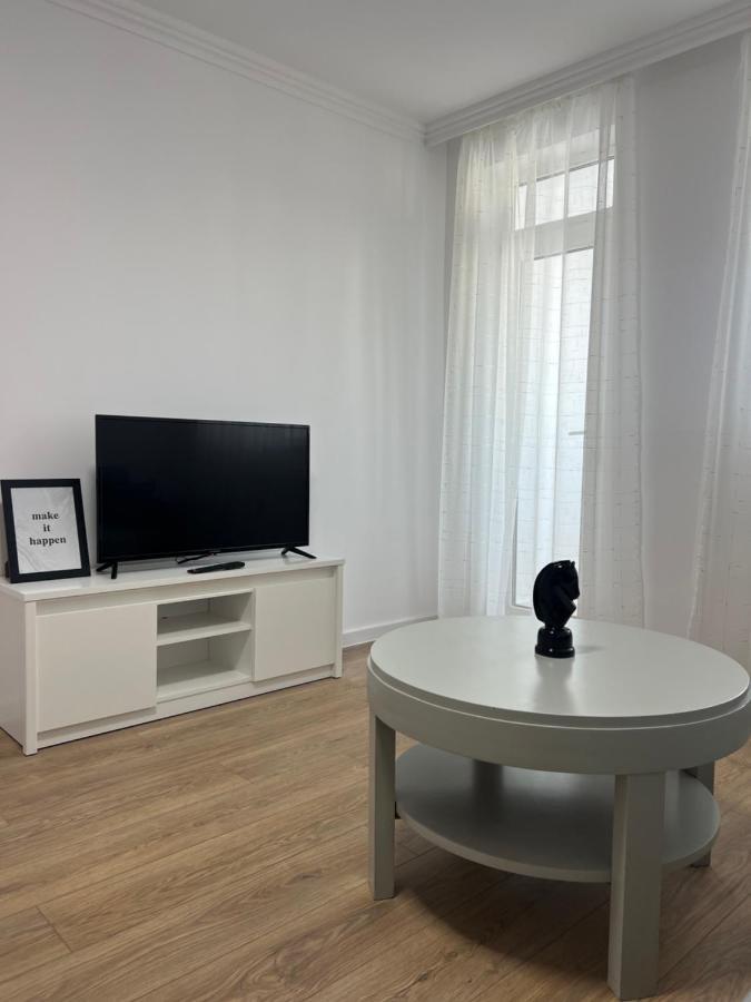 Sunny Apartment Center Suceava Bagian luar foto