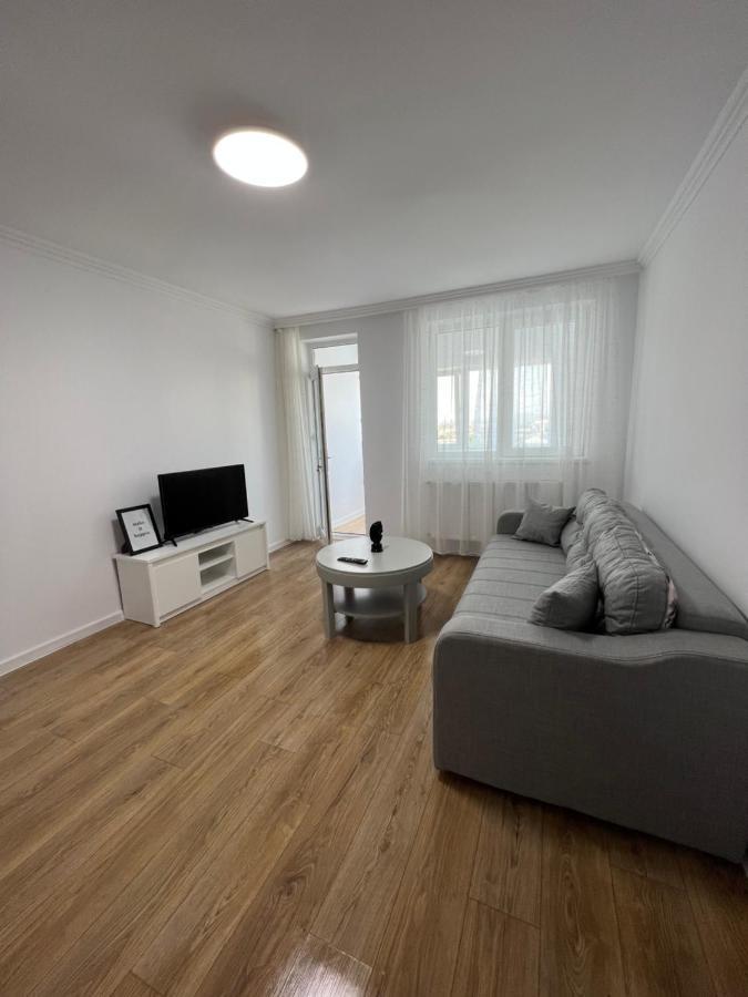 Sunny Apartment Center Suceava Bagian luar foto
